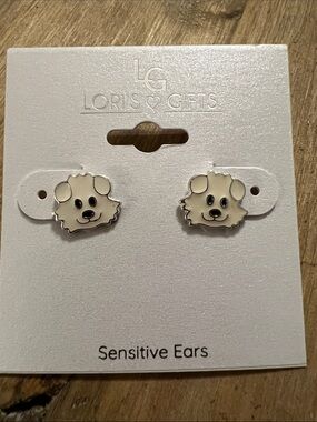 3/$18 LG Dog Face Enamel Stud Earrings - Cream & Black Lot 2155